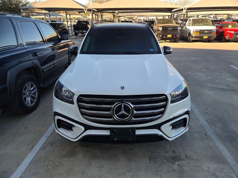 Used 2024 Mercedes-Benz GLS 450 4MATIC image 3