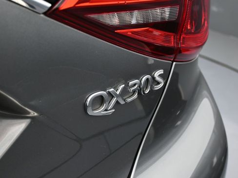 Used 2017 INFINITI QX30 Sport w/ Sport Leather Package image 35