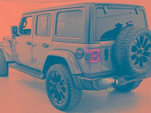 Used 2022 Jeep Wrangler Unlimited Sahara AWD/4WD image 4