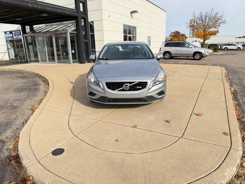 Used 2012 Volvo S60 T6 R-Design image 2