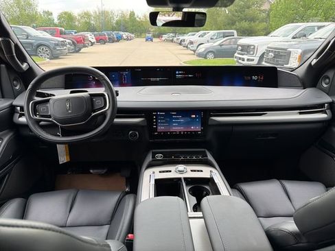 New 2026 Lincoln Navigator Reserve AWD/4WD image 16
