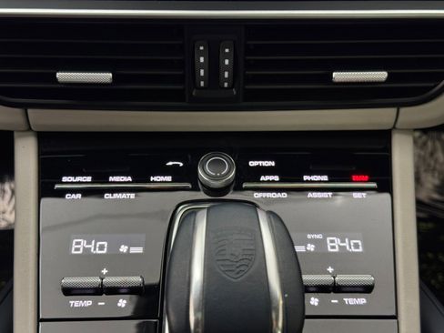 Used 2020 Porsche Cayenne S w/ Premium Package image 33