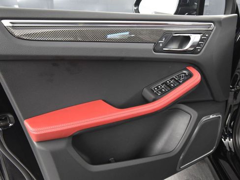 Certified 2024 Porsche Macan GTS image 25