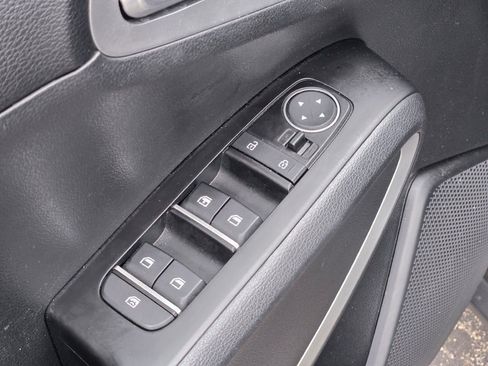 Used 2025 Kia Soul LX w/ LX Technology Package FWD image 18