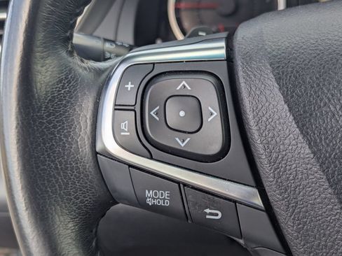 Used 2017 Toyota Camry SE w/ Moonroof Package FWD image 18