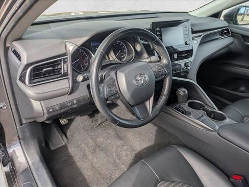Used 2024 Toyota Camry SE image 9