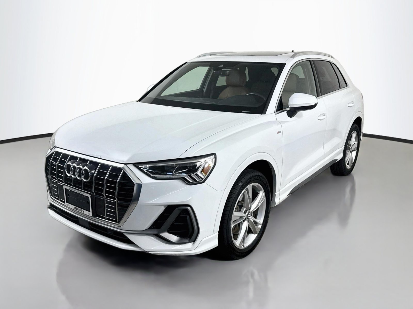Used 2019 Audi Q3 2.0T Premium Plus w/ Premium Plus Package AWD/4WD image 1