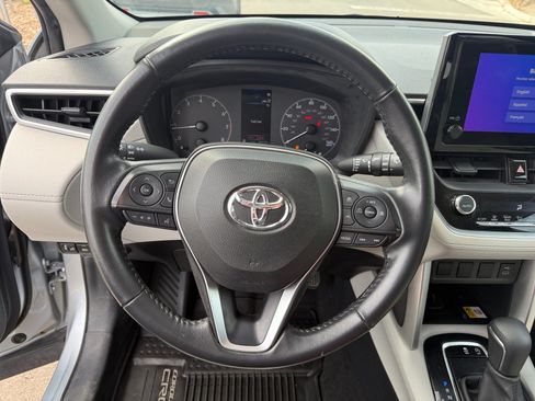 Used 2023 Toyota Corolla Cross LE AWD/4WD image 9