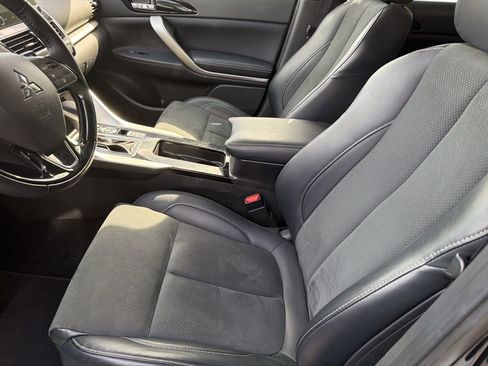 Used 2025 Mitsubishi Eclipse Cross SE image 3