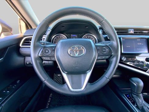 Used 2018 Toyota Camry SE w/ Convenience Package FWD image 6