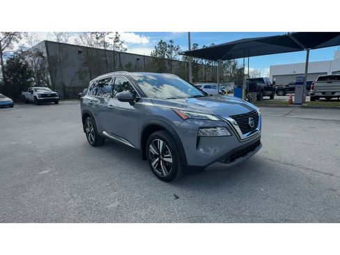 Used 2021 Nissan Rogue SL w/ Premium Package image 2