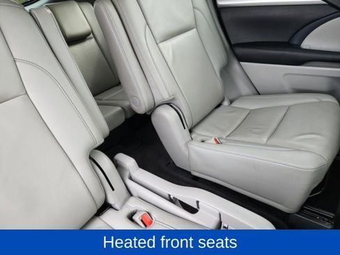 Used 2019 Toyota Highlander XLE image 18