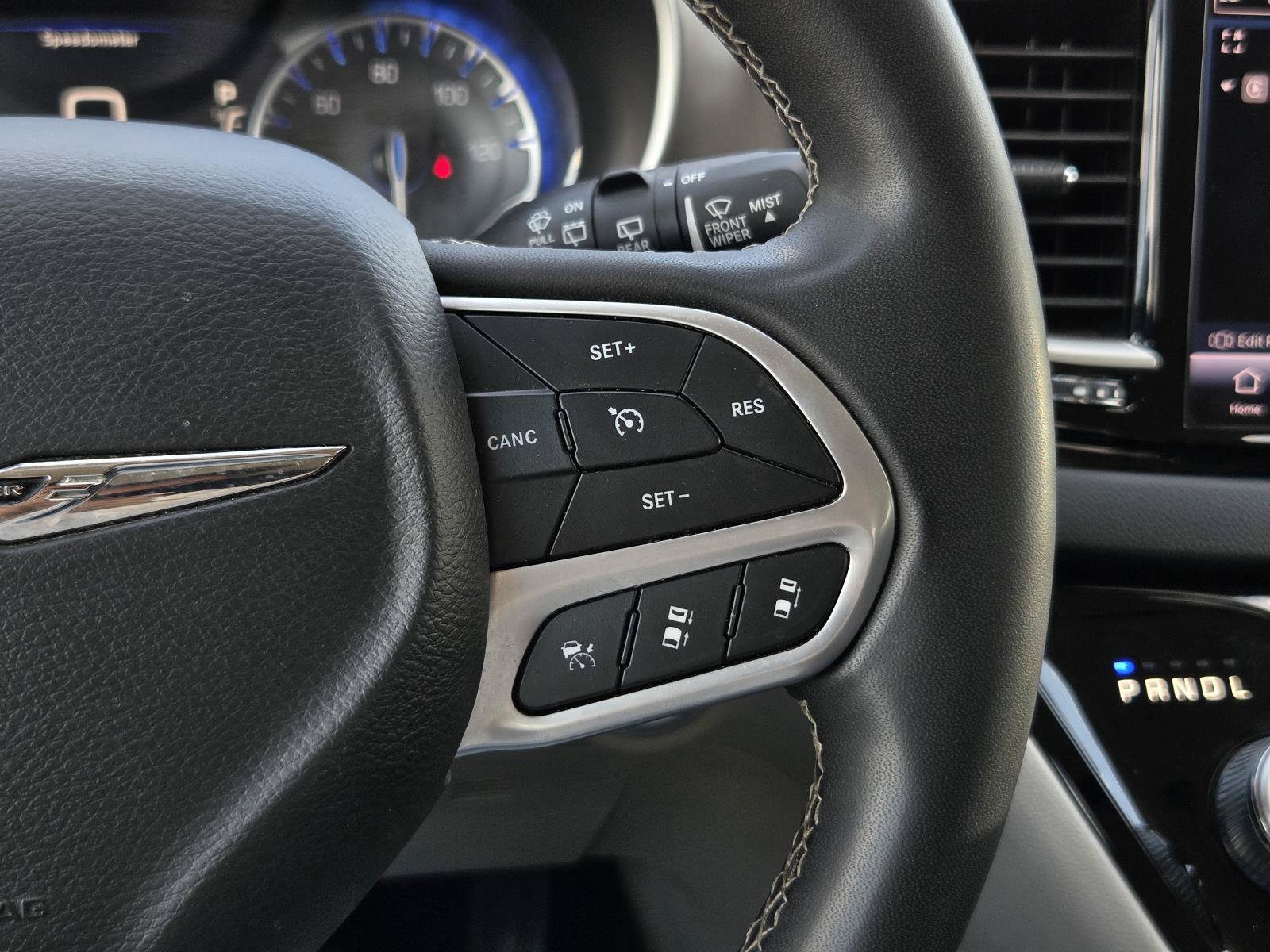 Used 2023 Chrysler Pacifica Touring-L FWD image 21