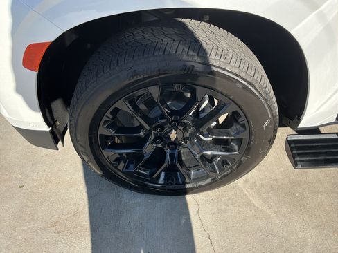 Used 2023 Chevrolet Suburban High Country w/ Advanced Technology Package image 13