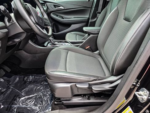Certified 2025 Buick Encore GX Preferred AWD/4WD image 13