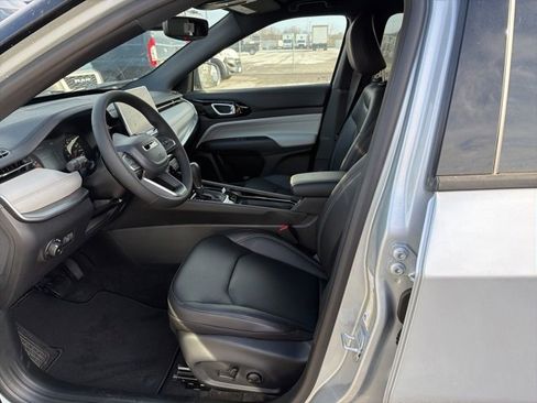 New 2026 Jeep Compass Limited image 8