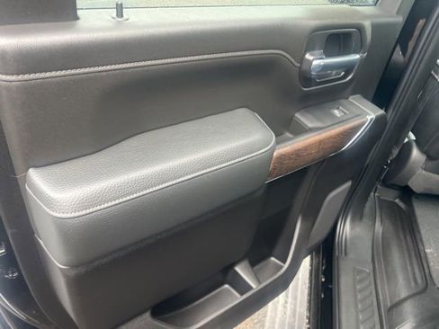 Used 2022 GMC Sierra 2500 Denali w/ Denali Black Diamond Edition image 17