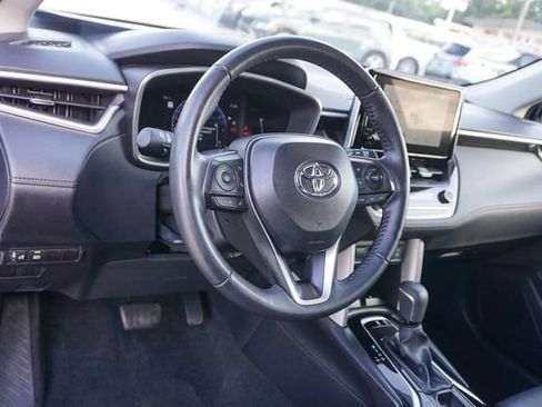 Used 2025 Toyota Corolla Cross XLE FWD image 11