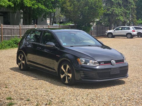 Used 2015 Volkswagen GTI SE FWD image 3