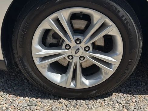 Used 2018 Ford Taurus SEL w/ Equipment Group 201A AWD/4WD image 36