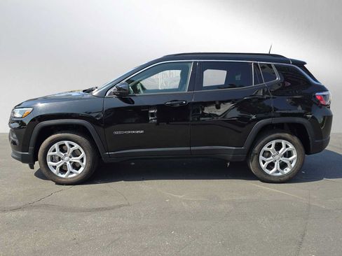 Used 2024 Jeep Compass Latitude AWD/4WD image 6