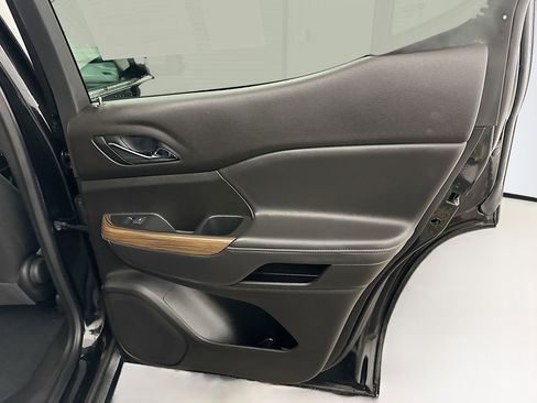 Used 2023 GMC Acadia SLE w/ Driver Convenience Package image 33