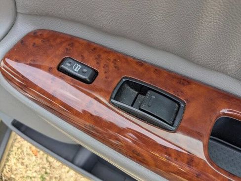 Used 2005 Toyota Camry V6 image 36