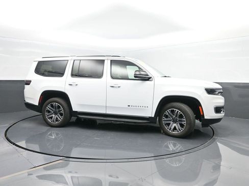 Used 2024 Jeep Wagoneer Series II image 3