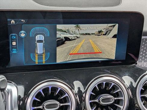 Used 2025 Mercedes-Benz GLB 250 4MATIC image 14