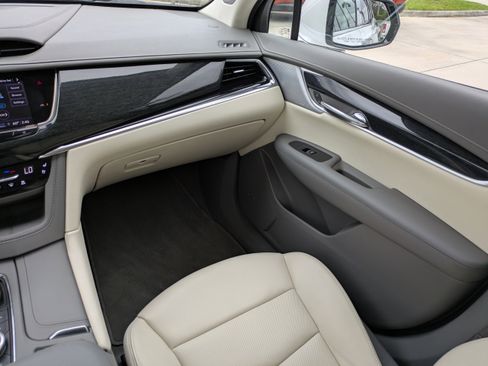 Used 2023 Cadillac XT6 Premium Luxury w/ Technology Package image 13