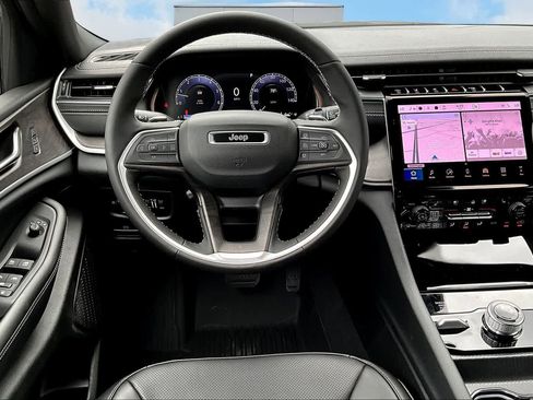 New 2025 Jeep Grand Cherokee L Limited w/ Luxury Tech Group II image 15