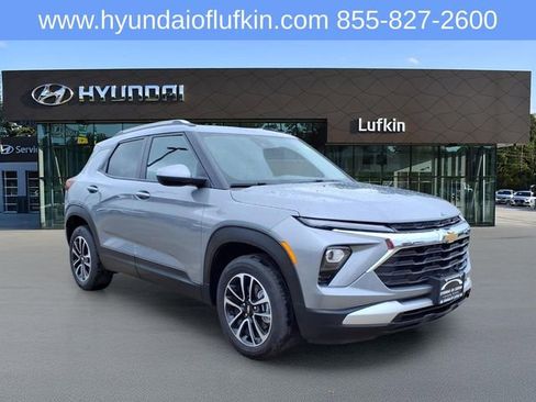 Used 2025 Chevrolet TrailBlazer LT w/ LT Cold Weather Package AWD/4WD image 1
