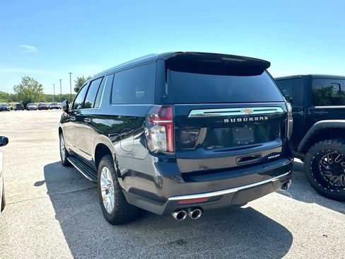 Used 2022 Chevrolet Suburban Premier AWD/4WD image 3