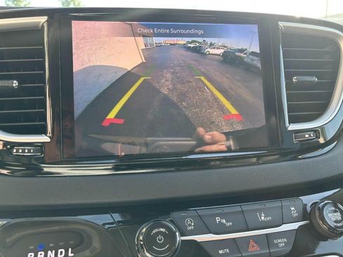 Used 2024 Chrysler Pacifica Touring-L FWD image 24