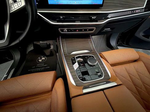 Used 2024 BMW X7 xDrive40i AWD/4WD image 18