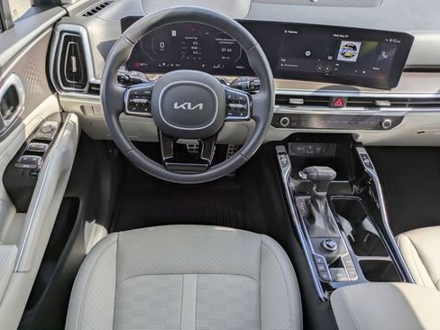 Used 2025 Kia Sorento SX FWD image 16