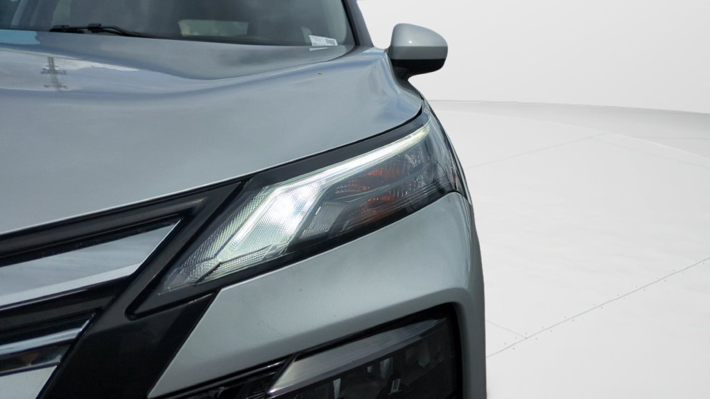 Used 2025 Nissan Rogue SV FWD image 9