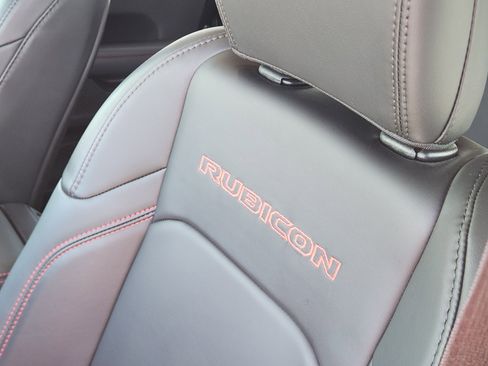 Used 2024 Jeep Wrangler Unlimited Rubicon image 17