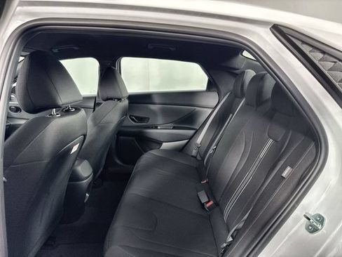 Used 2025 Hyundai Elantra SEL FWD image 23