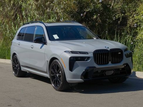 New 2026 BMW X7 M60i image 2