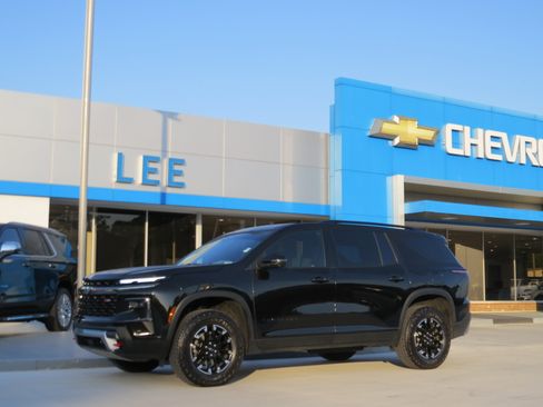 Used 2024 Chevrolet Traverse Z71 image 1