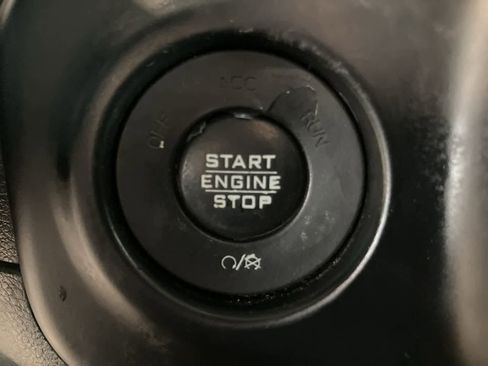 Used 2019 Jeep Wrangler Unlimited Sport S AWD/4WD image 17