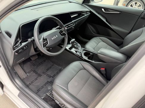 Used 2024 Kia Niro EX FWD image 21