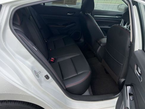 Used 2023 Nissan Altima 2.5 SR FWD image 12