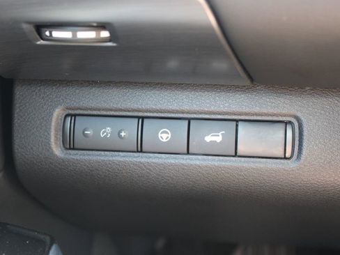 Used 2025 Nissan Pathfinder SL FWD image 42