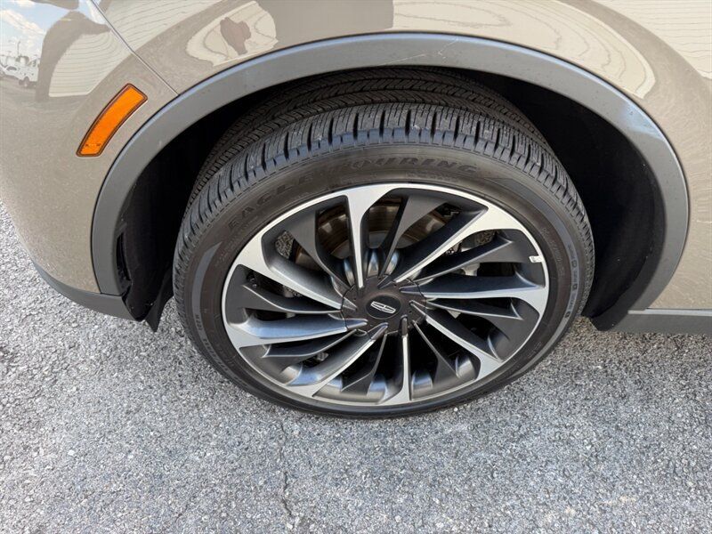 Used 2025 Lincoln Aviator Reserve w/ Equipment Group 201A AWD/4WD image 13