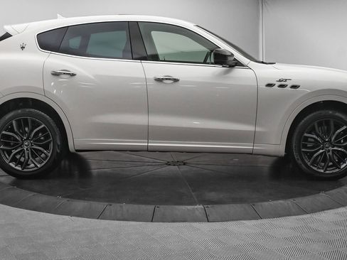 New 2024 Maserati Levante GT Ultima image 10
