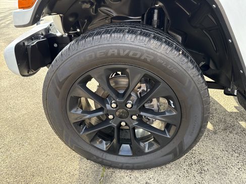 Used 2021 Jeep Gladiator Overland image 11