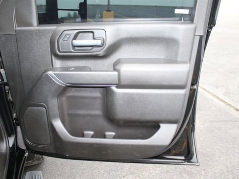 Used 2021 Chevrolet Silverado 2500 Custom w/ Custom Convenience Package image 10