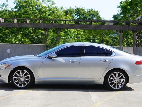 Used 2011 Jaguar XF Premium RWD image 14